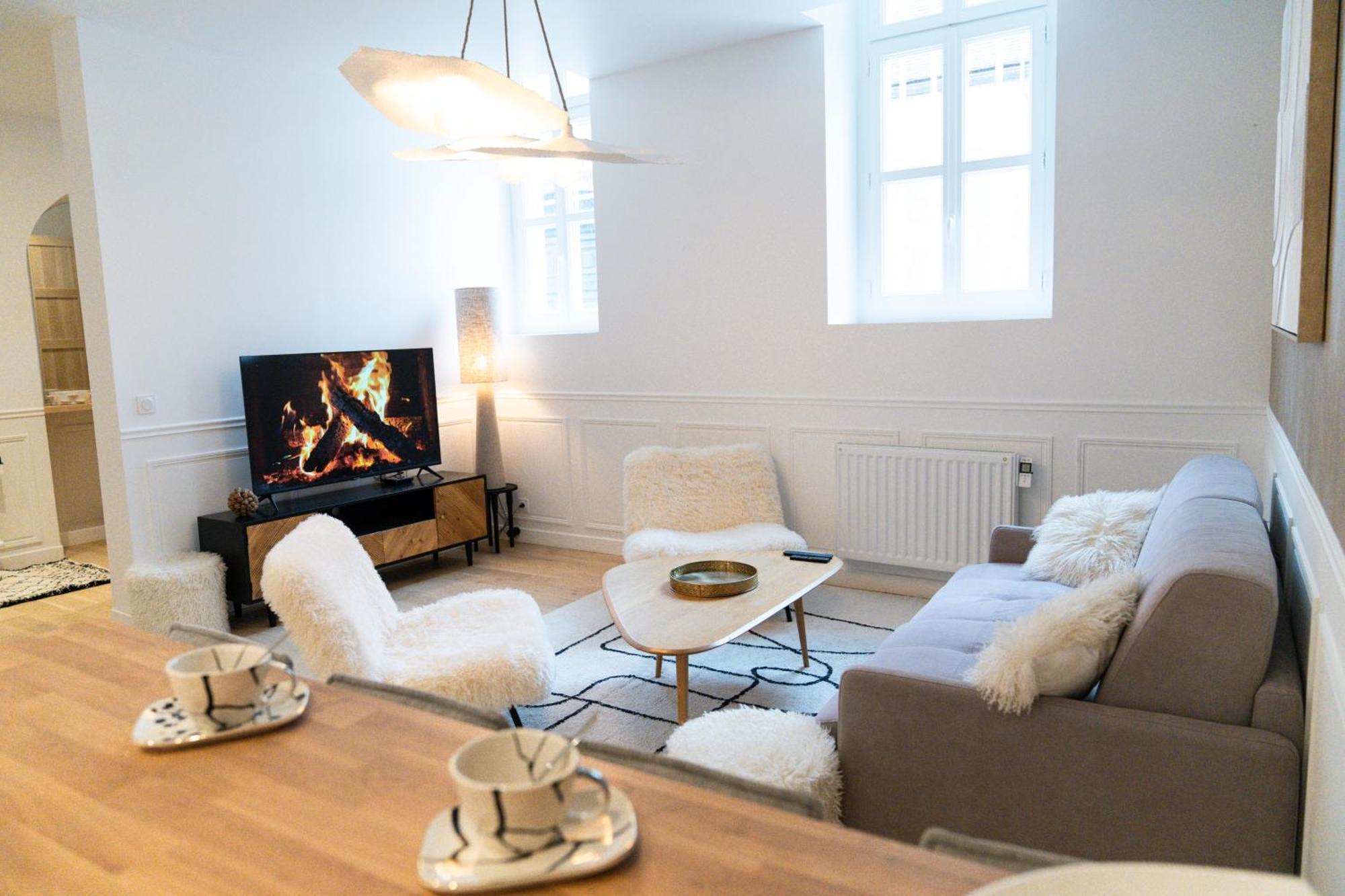 Velvet - Best Keys - Maison Duplex Elegante - Plein Centre Ville - Deco Minimaliste & Cosy - Literie Haut De Gamme - 2 Chambres Separees - Lit Queen Size & 1 Canape Convertible - Smart Tv - Wifi Fibre - Check-In Autonome Sens Exteriér fotografie